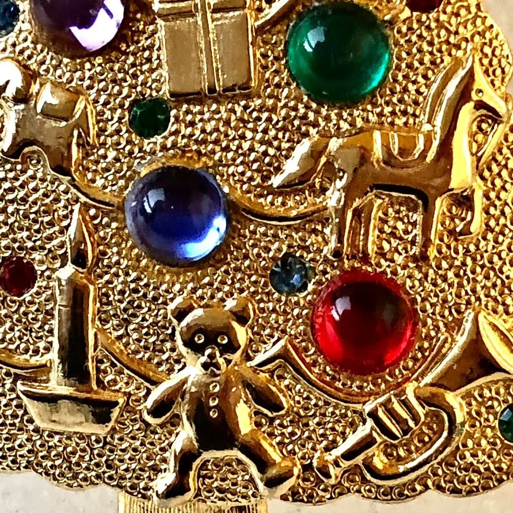 JJ 1986 Christmas Tree Brooch Pin Rhinestones Star Gold Tone Signed